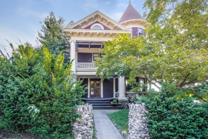 This Victorian home in Yonkers was built in 1900, but still has many modern amenities.