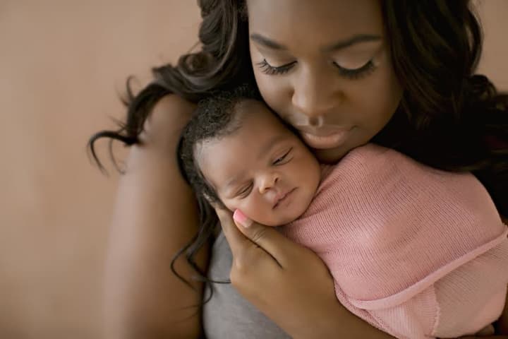 Shatya Tolliver with her newborn daughter, Kamyah.