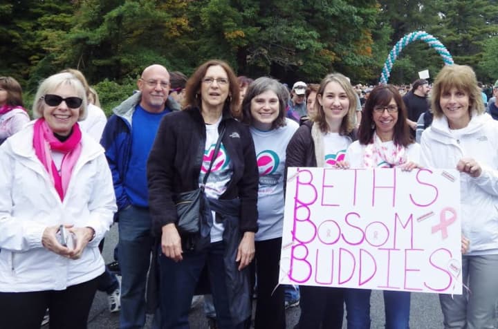 Beth&#x27;s Bosom Buddies took part in Support Connection&#x27;s annual walk.