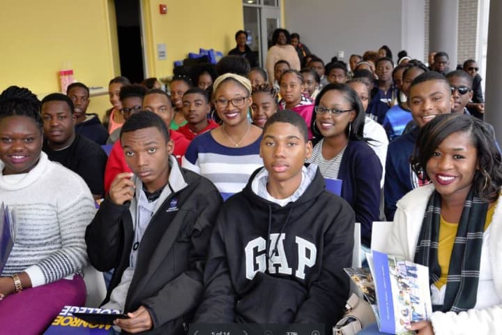 Students from the Bahamas visited Monroe College.