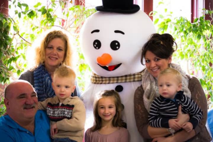Bridgeport&#x27;s Beardsley Zoo will host a &quot;Breakfast with Frosty and Friends&quot; several times in December.