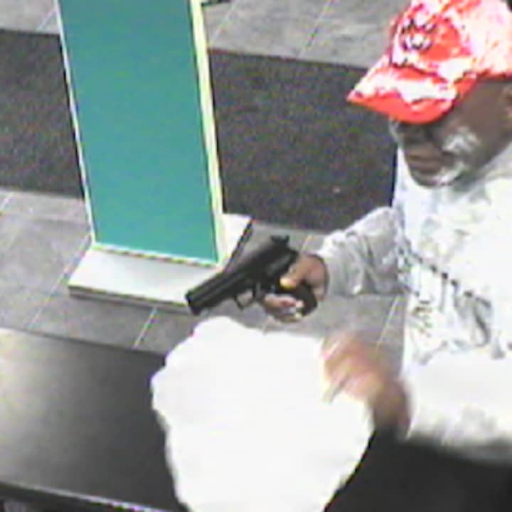 Yonkers Police detectives have released photos of the suspect in the robbery that occurred on Wednesday at the Citizens Bank located at 2371 Central Park Ave.