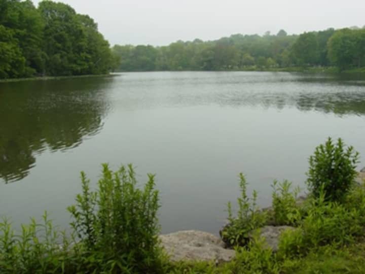 Leaking sewer pipes are sending fecal matter into the waters of Van Cortlandt Lake in the Bronx.