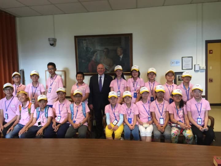Westport First Selectman Jim Marpe meets students from the town&#x27;s sister city in China.