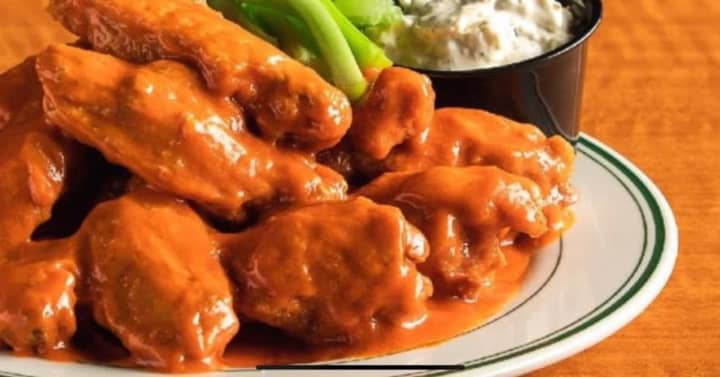 Buffalo wings at Archie Moore&#x27;s.
