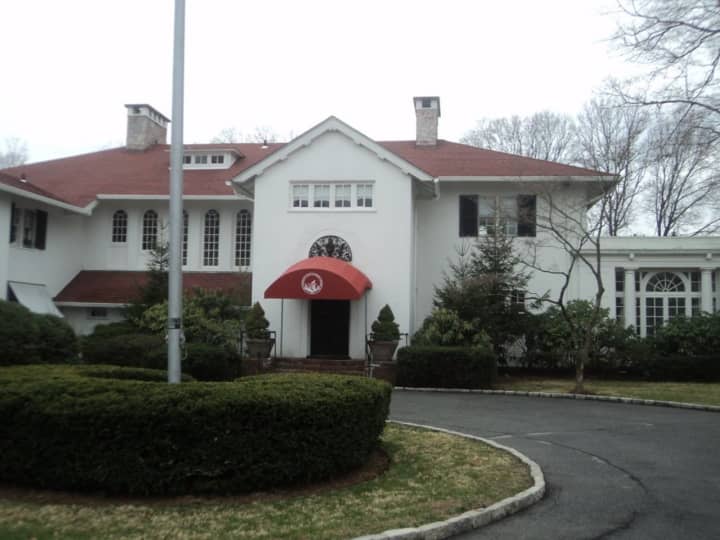 The Woman’s Club of White Plains is at 305 Ridgeway. 