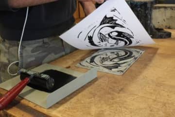 The monotype technique is one of the ones that will be taught at the workshop.