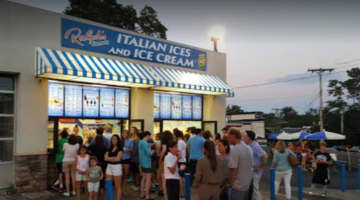 Residents are lining up at Ralph's Italian Ices and Ice Cream on Boston Post Road in Mamaroneck as word spreads that the popular spot will close on Thursday.