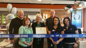 Pictured L-R: Edward Bergstraesser, External Affairs AT&T, Cortlandt Manor Councilwoman Debra A. Costello, Town Supervisor Linda Pulgisi, N.Y. Yankee Jeff Nelson join Carolina Sosa and Cait Bosser at the grand opening of AT&T in Cortlandt Manor.