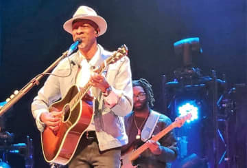 Keb' Mo' performs with his band at the Charleston Music Hall last month.
