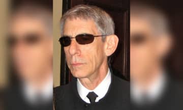 A cropped photo of Richard Belzer taken at the White House Correspondents Dinner on May 9, 2009.