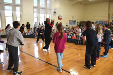 F.E. Bellows Elementary School students interacted with Arnold “A-
Train” Bernard, an accomplished trickster and member of the Harlem Wizards.