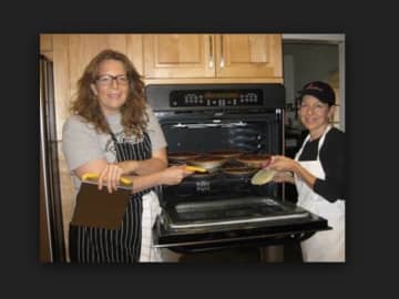 Sharsheret's Ovarian Cancer Program is baking pies for "Pies For Prevention" in Teaneck.