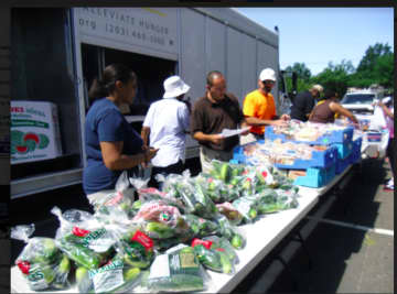 The United Way of Western Connecticut in partnership with the Connecticut Food Bank is setting up a mobile food pantry in Bethel to make it easier for lower-income, working families in Fairfield County to have access to free fresh food.