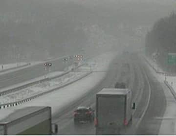 A look at slick conditions on I-87 between Exit 15A (Sloatsburg/Suffern) and Exit 16 (Harriman).