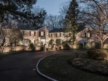 Music legend Paul Simon has listed his New Canaan estate for $13.9 million.
