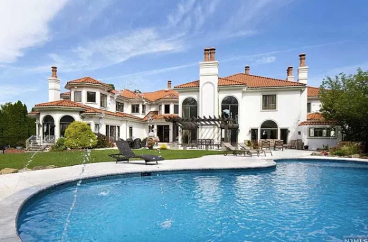 142 Hoover Dr, Cresskill.