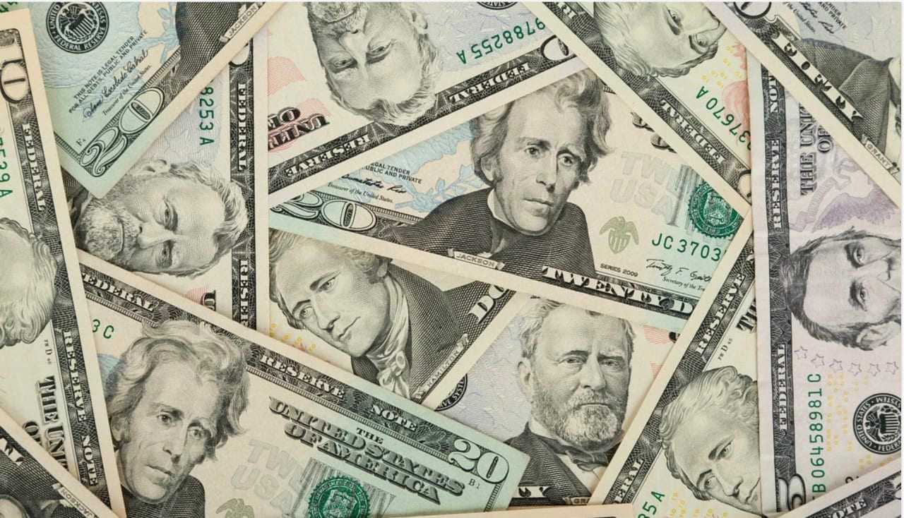 A convicted felon from the Hudson Valley who previously surrendered his medical license is facing more prison time after posing as a credible orthopedic surgeon and collecting nearly a million dollars to review patient files.