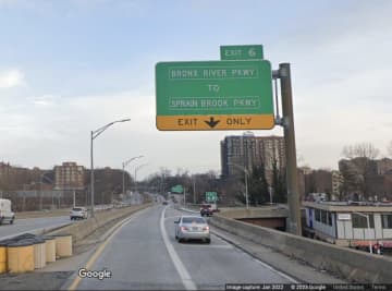 The ramp connecting the Cross County Parkway westbound to the Bronx River Parkway northbound (Exit 6) will close on Monday, May 22.