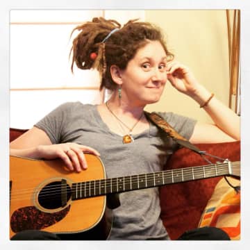 Kristen Graves will perform at Teaneck's Puffin Forum on Friday.