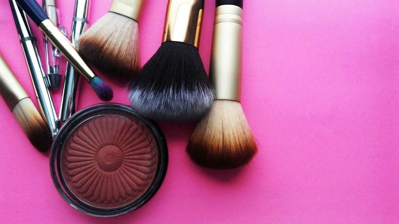 <p>Makeup</p>