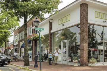 The retail building at 44-48 Elm St. in downtown New Canaan sold recently. 