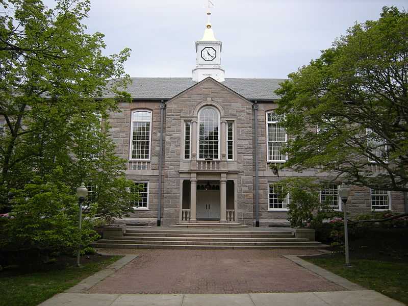 University of Rhode Island names Bedford residents to its Dean's List. 