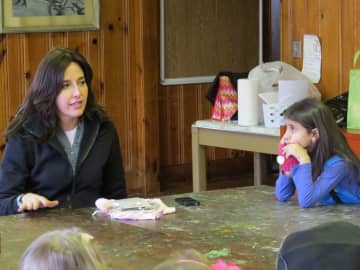 SpeakNicely.com founder Audrey Weitz speaks about anti-bullying to a group of Daisy Girl Scouts in Eastchester.