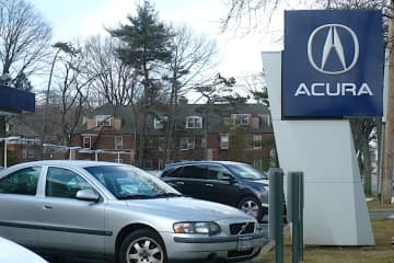 SolarCity of Elmsford is offering free solar panel installation to Honda and Acura drivers as part of a new partnership to promote clean energy.