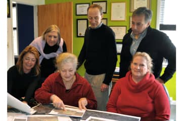 Pound Ridge's Committee for Green Streets discusses the Scotts Corners streetlight project.