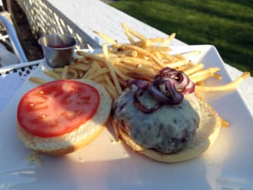 Who makes the best burger in the Lewisboro area?