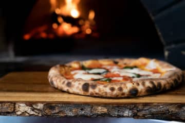 Una Pizza Napoletana has been named best pizza in the United States and tied for best pizzeria in the world.
