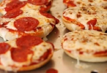 A new Bergenfield restaurant will offer an extensive menu of pizza bagels.