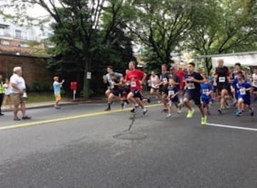 Runners at the Tuckahoe Road Race Challenge.